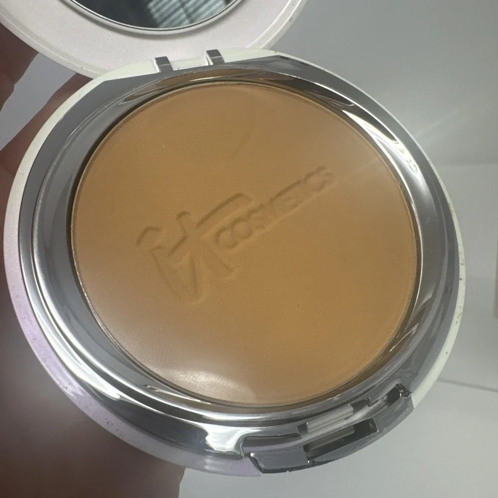 It Cosmetics Celebration Foundation Illumination Hydrating Powder 0.30 oz RICH